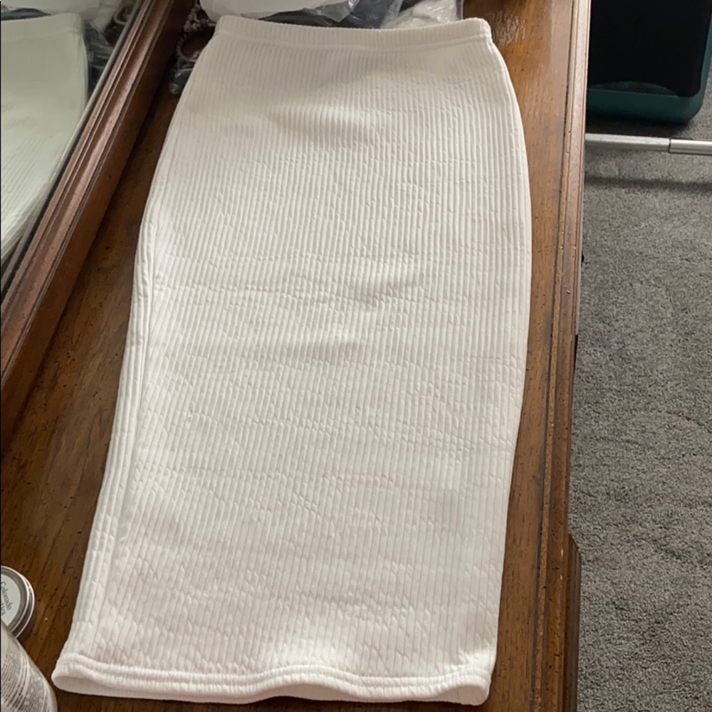 Boohoo White Ribbed Midi Pencil Skirt Size 0, XXS-XS US, For a good cause!